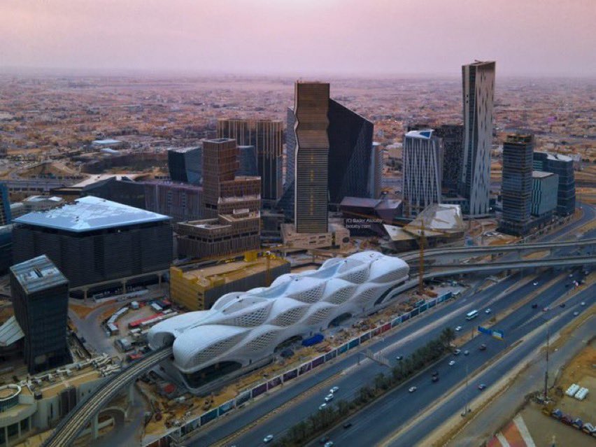 ارتفاع الناتج المحلي الإجمالي بـ4.9% في الربع الرابع 2025م.

- الأنشطة النفطية: ارتفاع بنسبة 10.4%
- الأنشطة غير النفطية: ارتفاع بنسبة 4.1%
- الأنشطة الحكومية: انخفاض بنسبة 1.2%.