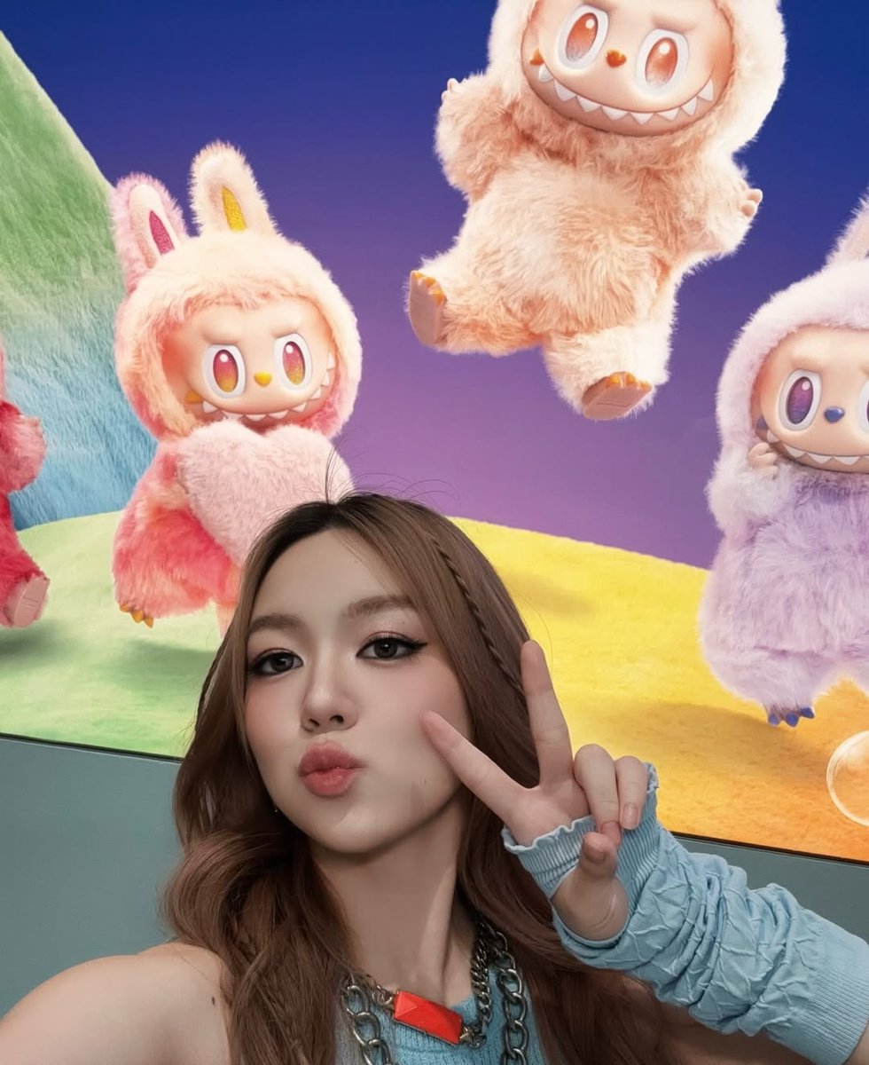 cartapop's tweet photo. Tabby looks adorable in new selfie. https://t.co/EjWi7rJTHY