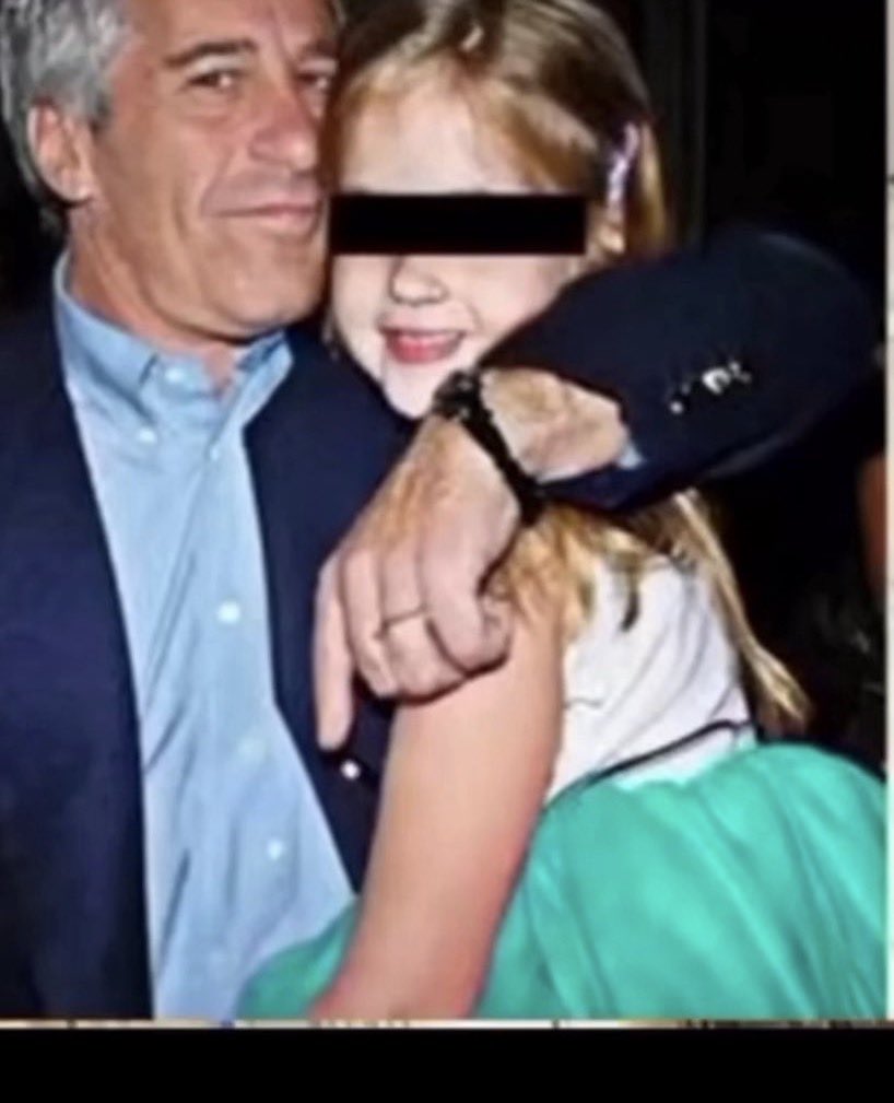 muberra_koroglu's tweet photo. Ülkenin politikacıları, bilim insanları, iş adamları, popüler sporcusu, ödüllü sanatçısı, prensi, komedyeni, gazetecisi… hepsi #Epstein adasındaymış! 

İnsani bütün normaları ayaklar altına alan bu reziller, küçücük çocuklara yıllarca tecavüz edip eğlenmişler🤮
#EpsteinFiles https://t.co/fK5LqCH0pp