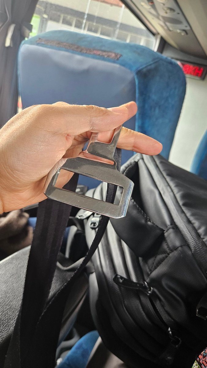 JXANK3's tweet photo. Este es el estado de los buses en @turbuschile 😑, @MTTChile cero preocupación por la mantencion. https://t.co/3chuGL1sRl