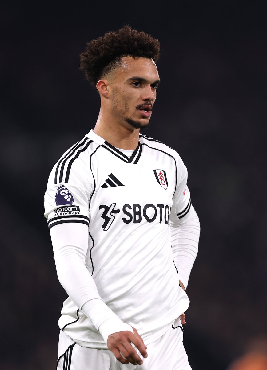 WhoScored's tweet photo. Antonee Robinson was dribbled past four times in the first half vs Man United - more than every other player on the pitch combined. 😵‍💫

#MUNFUL #PremierLeague https://t.co/DdCtWopMsx