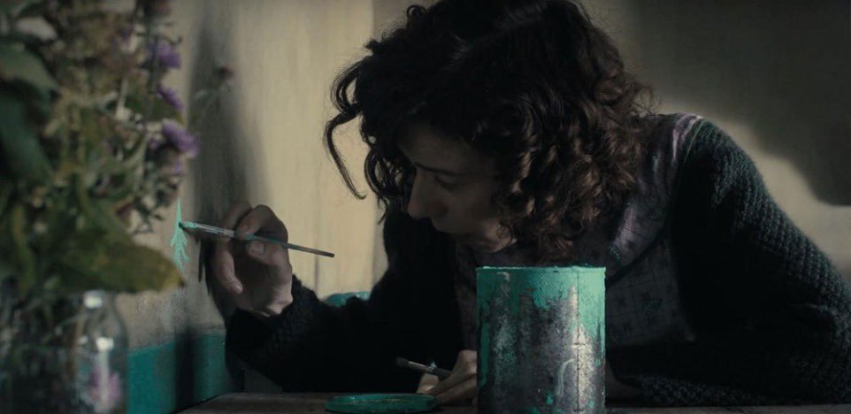 iKWWT's tweet photo. @Turki_alalshikh في فيلم Maudie كانت مودي ترسم لوحاتها البسيطة بيدين متعبة وفي بيت صغير، لكن وصل فنها للعالم لأنها كانت ترسم من قلبها.
واليوم عندنا “بيكاسو السعودية” نفس الروح… موهبة صادقة، أسلوب خاص، وإبداع يستحق كل الإشادة 🇸🇦🎨👏🏼 https://t.co/XdC0KQm4kn