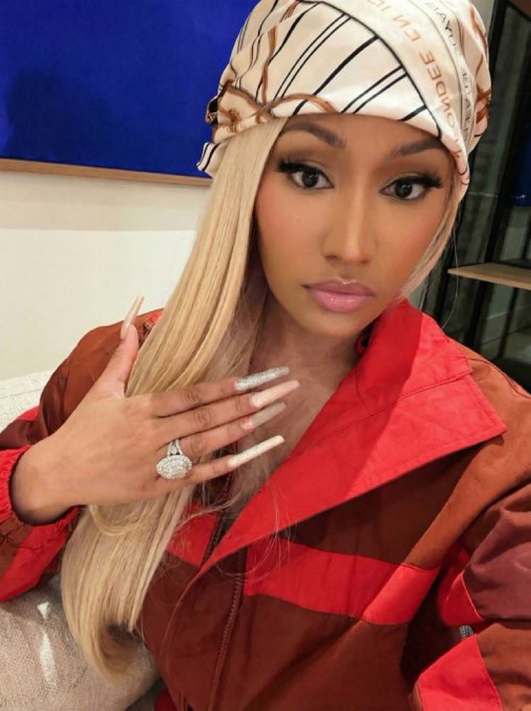 BarbiVault's tweet photo. .@NICKIMINAJ is so generous giving us back to back serves. https://t.co/nk4tVjwDmG