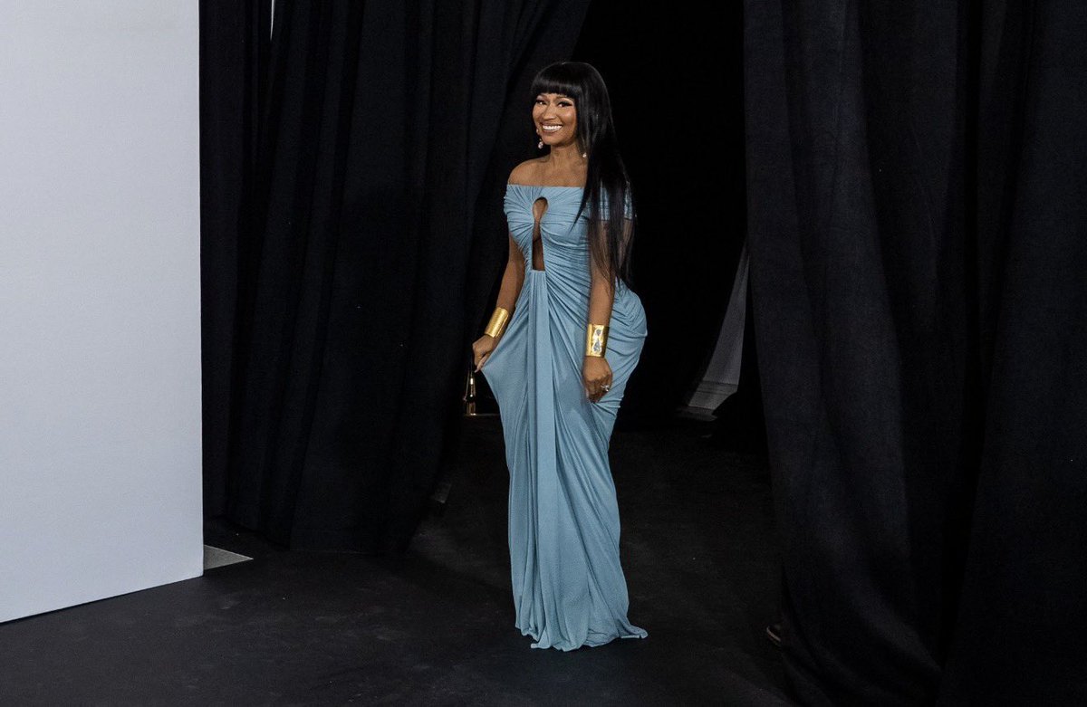 BarbiVault's tweet photo. .@NICKIMINAJ is so generous giving us back to back serves. https://t.co/nk4tVjwDmG