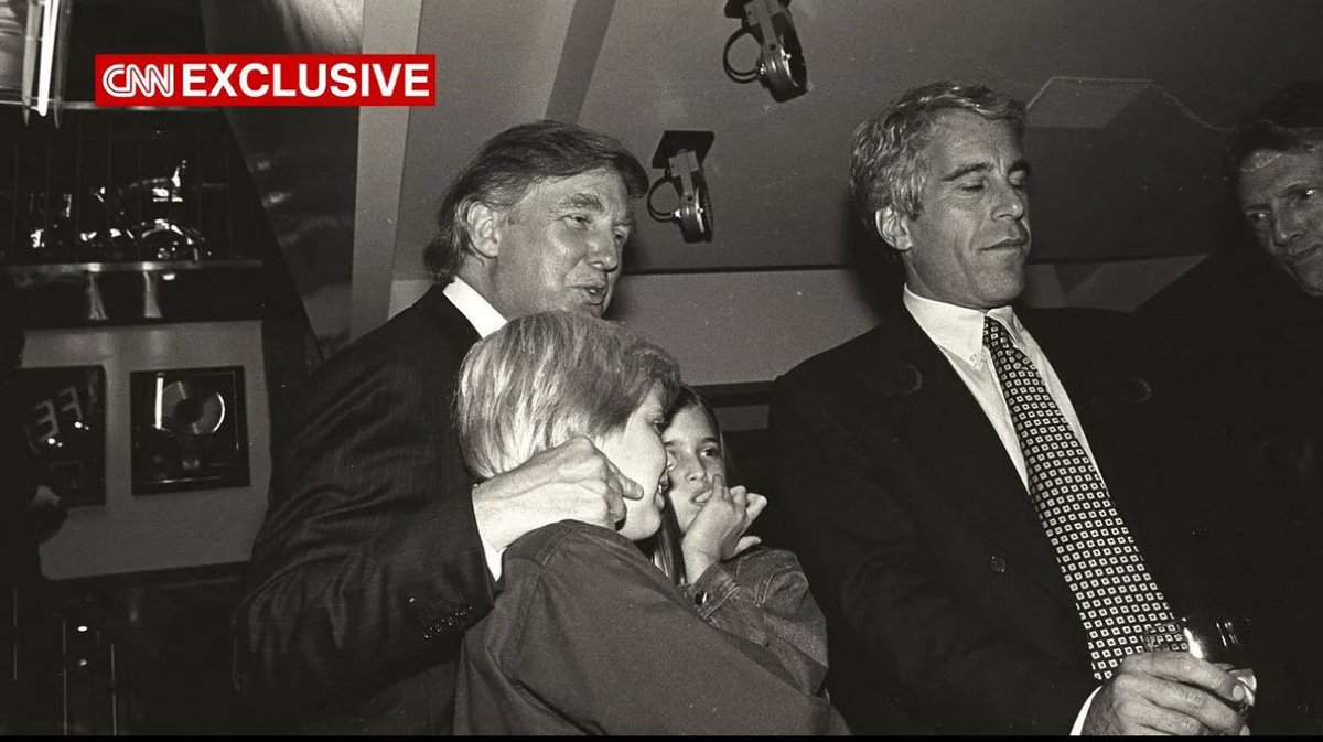 Jeffrey #Epstein a Larry Summers, già segretario al Tesoro #usa con #clinton: 
"Ho incontrato persone davvero cattive, nessuna quanto #Trump.
Non c'è una cellula decente nel suo corpo...quindi sì, è pericoloso". 
#EpsteinFiles #cialtroneinchief