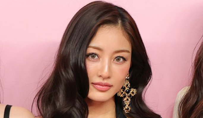 godmitzu's tweet image. Tap the post to reveal mother JIHYO