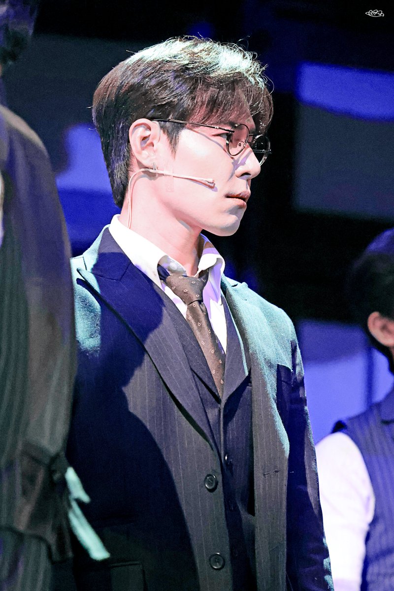 2026.02.01 팬레터 밤공 스페셜 커튼콜 데이
#이규형
마약에 취한 듯 어지러운 그 기분
정신을 잃는다 해도 우리의 영광