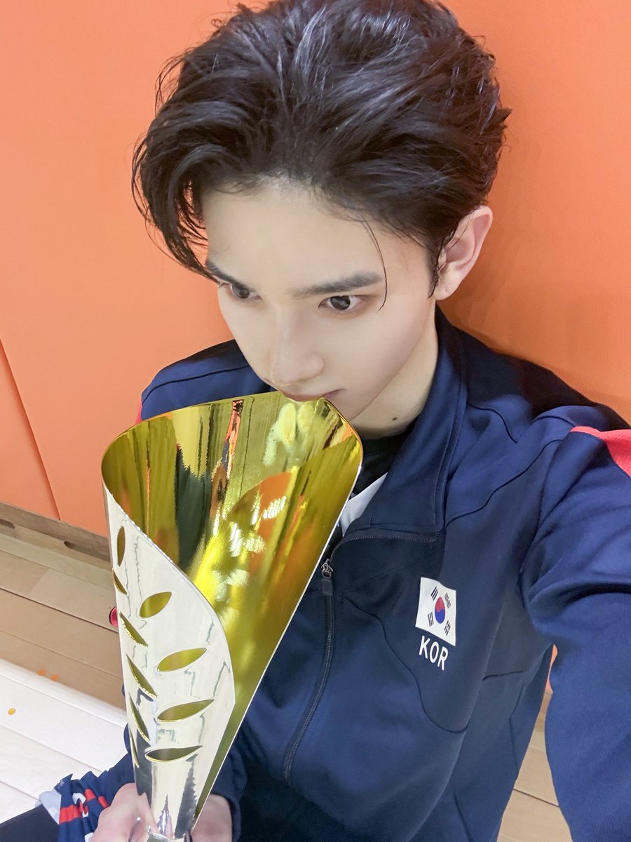 LUN8_official's tweet photo. [📸] 260201 MBN <#스파이크워>

신BOOM 팀의 파이널 매치 승리 🏆🏐

어떠한 상황에서도 포기하지 않고
러베이트의 자랑이 되기 위해 끝까지 노력한
카엘에게 많은 칭찬 부탁드립니다 🧡

#루네이트 #LUN8 
#카엘 #Chael https://t.co/hyxJuNHCiu