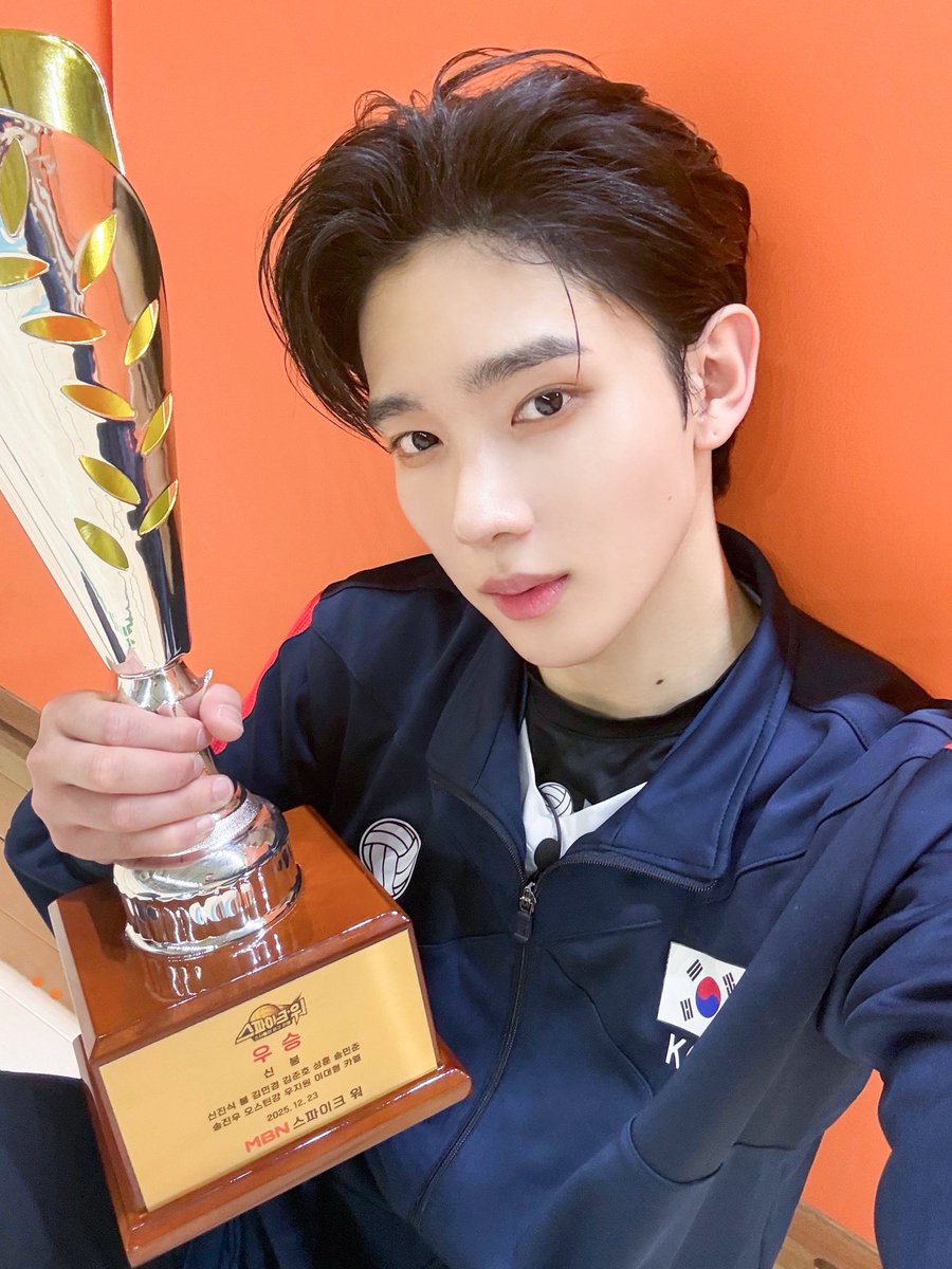 [📸] 260201 MBN <#스파이크워>

신BOOM 팀의 파이널 매치 승리 🏆🏐

어떠한 상황에서도 포기하지 않고
러베이트의 자랑이 되기 위해 끝까지 노력한
카엘에게 많은 칭찬 부탁드립니다 🧡

#루네이트 #LUN8 
#카엘 #Chael