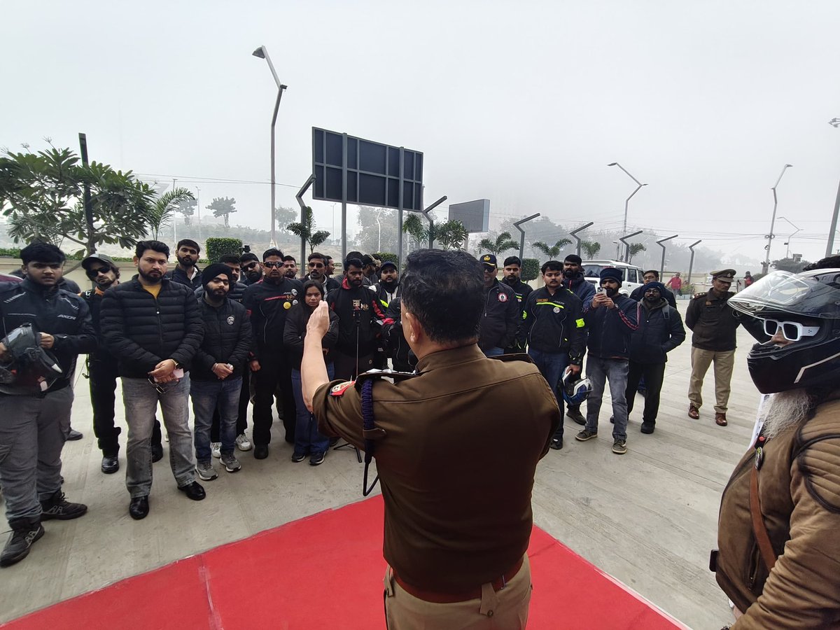 KamleshDixitIps's tweet photo. Flagged off the Riders Music Festival, organised by @RedFMIndia bringing together riders and music enthusiasts with a strong message of traffic discipline and responsible riding.
Promoting safety alongside passion.
@Uppolice @lkopolice
#RidersMusicFestival2026 #RoadSafety https://t.co/HDLnCGRDvl