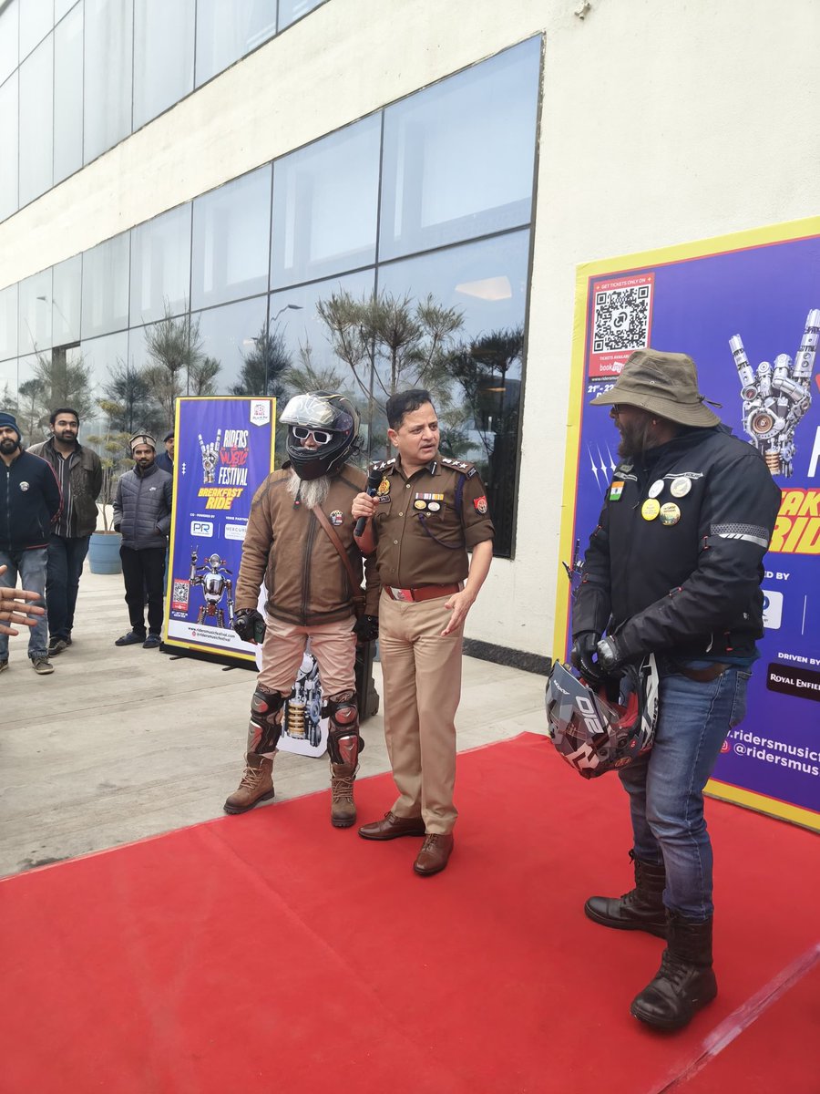 KamleshDixitIps's tweet photo. Flagged off the Riders Music Festival, organised by @RedFMIndia bringing together riders and music enthusiasts with a strong message of traffic discipline and responsible riding.
Promoting safety alongside passion.
@Uppolice @lkopolice
#RidersMusicFestival2026 #RoadSafety https://t.co/HDLnCGRDvl