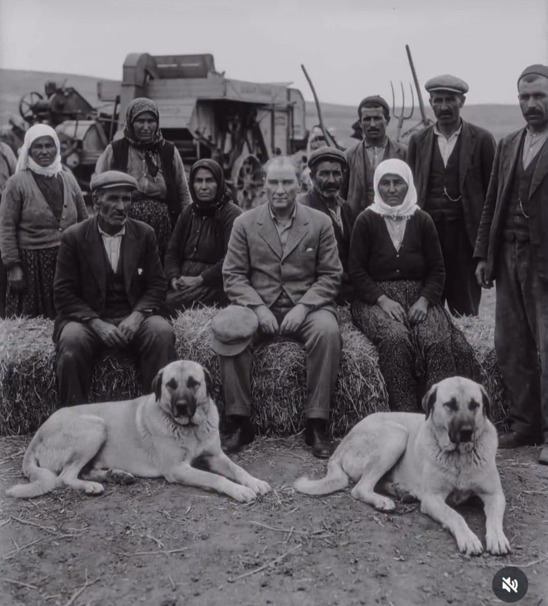 NevinA_D5's tweet photo. Mustafa Kemal Atatürk
Sivas'da köylü vatandaşlarla... https://t.co/FUhbUoCFNY