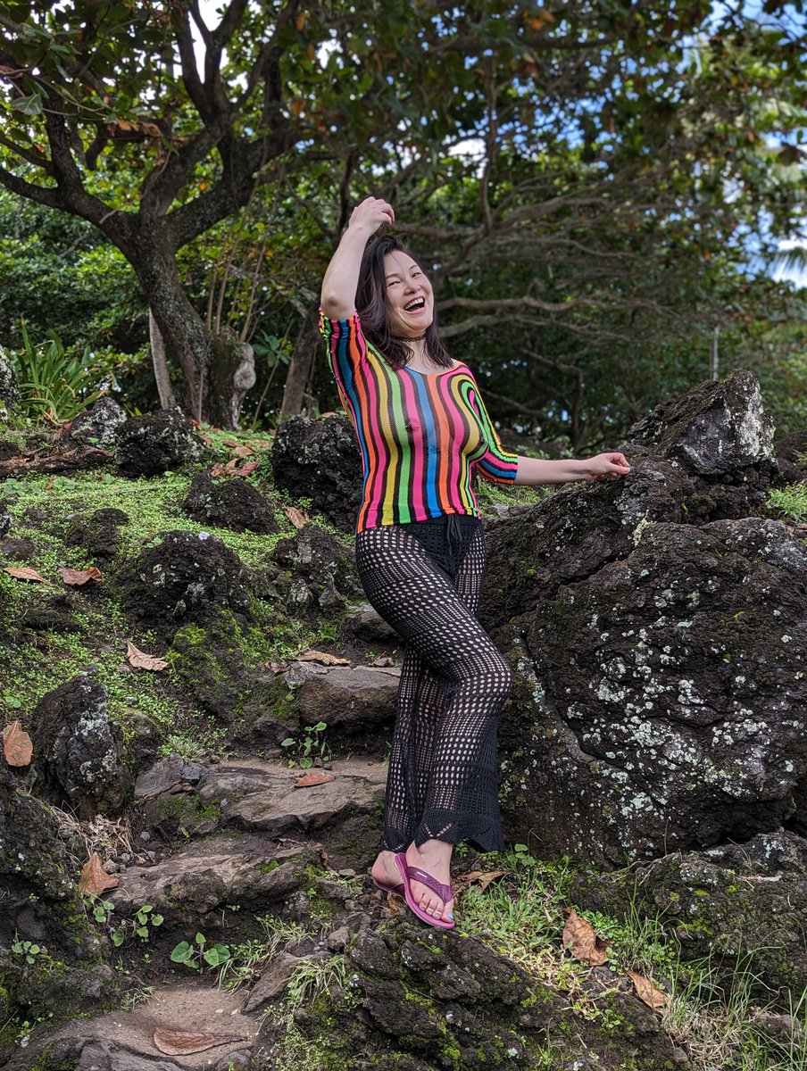 刚才路过的人回头看了两次，他们肯定发现了什么。 我笑得这么开心，是因为我知道你在看着我。 没错，阿姨就是故意穿成这样的，喜欢这个惊喜吗？

fansone.co/asiaslutmilf