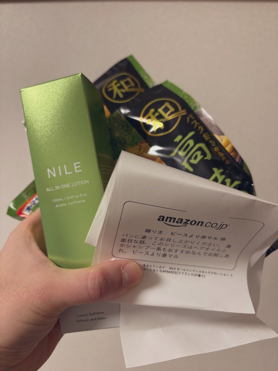 weccri's tweet photo. 誰だお前は！ピースロイヤル無き今実際赤マルのが美味いかもしれない
ありがとう！どっちもパンに塗ります！ https://t.co/DGDjx7Tbe0
