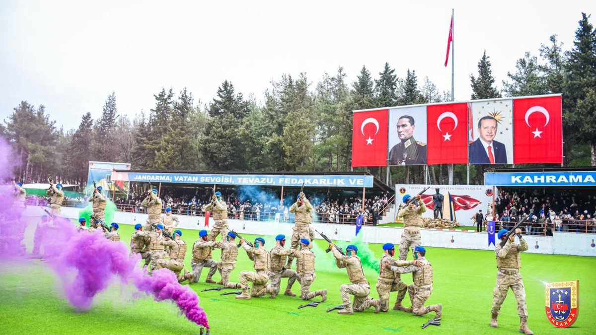 ✔️Çanakkale Jandarma Eğitim Merkez Komutanlığımızda,
✔️Ezine 3’üncü Jandarma Eğitim Tabur Komutanlığımızda ve
✔️Seferihisar Jandarma Muhabere Eğitim Merkezi Komutanlığımızda temel askerlik eğitimlerini tamamlayan acemi erlerimizin Yemin Törenleri, kıymetli ailelerinin katılımıyla