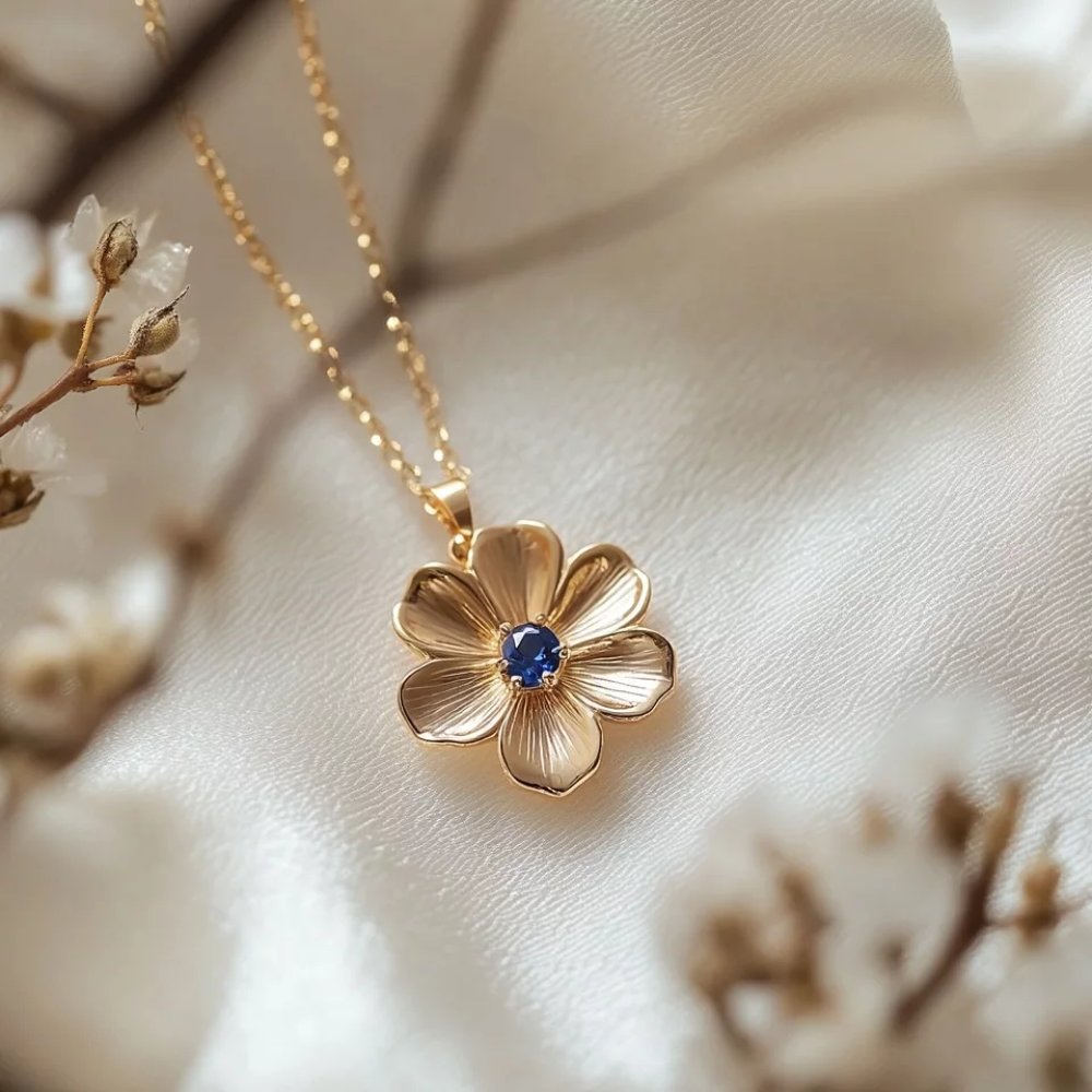 ganoksinproject's tweet image. IG : gem.sparkling234 - Flower-inspired jewelry like the Bloom’ Flower Necklace has roots in Victorian design, where blossoms symbolized love, hope, and new beginnings 🌿💛. 

#flowerjewelry #gemstonebeauty #elegantdesign #symbolicstyle #luxurynecklace