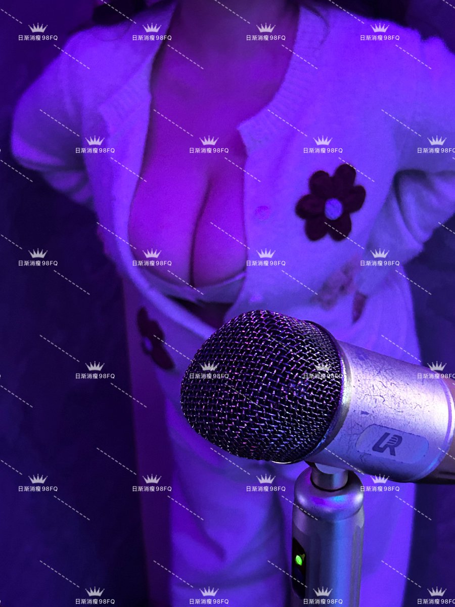 昨晚KTV里突发奇想的记录
服务生不停的往里偷瞄
朋友圈VS推特