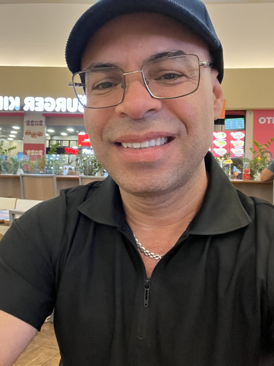 Uma linda estrela eu vi 👀 brilhar ✨ lembrei-me de você!! Do brilho 🤩 do seu olhar.