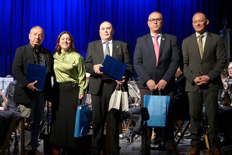 Espectacular concierto de la Primitiva de Lliria en el acto inaugural del centenario del Cervantes. #Abarán

Historia de este municipio. 👏🏼❤️