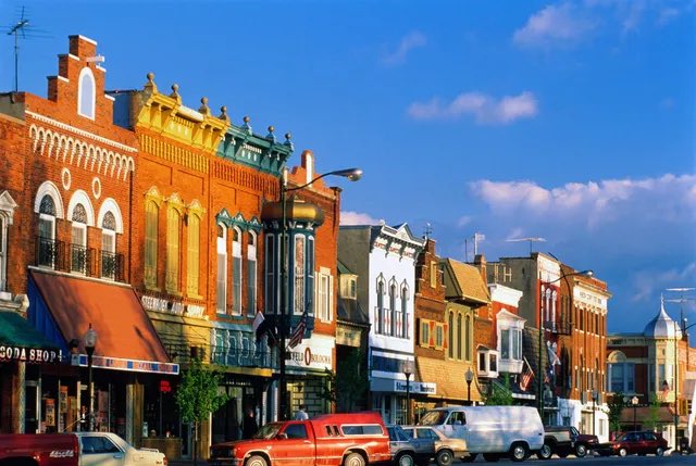 luusssso's tweet photo. One thing American infrastructure got absolutely right

The small town Main Street 

We should be doing everything possible to preserve and revive them https://t.co/VDcuufDxWB