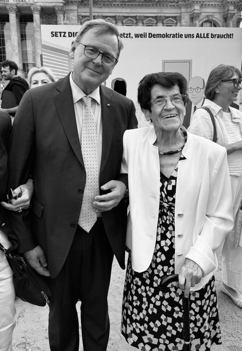 bodoramelow's tweet photo. Mit großer Trauer nehme ich Abschied von Rita Süssmuth. Sie war eine Stimme der Menschlichkeit, des Respekts und des aufrechten Widerspruchs – auch dann, wenn es unbequem war. Ihre Haltung, ihr Mut und ihr Einsatz für unsere Demokratie wirken weit über ihre Zeit hinaus. #rip https://t.co/x1Diyqe3FQ