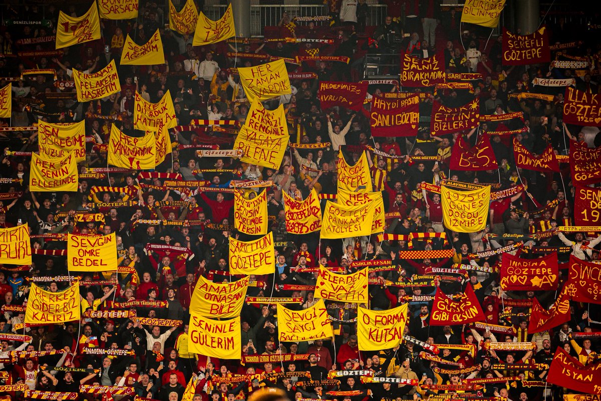Goztepe's tweet photo. Göztepe’nin geleceği olan Göztepeli çocuklarımız, Şehrimin Takımı projesi kapsamında tribünlerimizi birbirinden güzel sopalı pankartlarla süsledi 💛❤️

Emin adımlarla hedefimize yürüdüğümüz, dünümüzden bugünlere uzanan bir miras inşa ettiğimiz bu yolculukta, başta Göztepe UniForce olmak üzere tüm Şehrimin Takımı gönüllülerine gönülden teşekkür ederiz.

#Göztepe