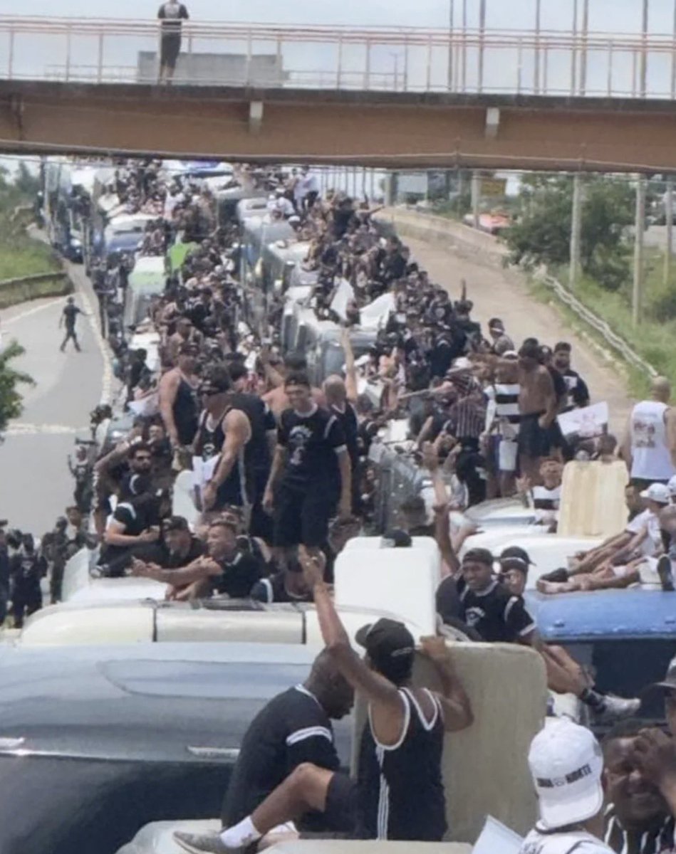 futebol_info's tweet photo. Torcidas organizadas do Corinthians chegando em Brasília para a decisão da Supercopa do Brasil, contra o Flamengo.

🗞️ @_sccpnews 
📸 Reprodução https://t.co/m4Qnu9tecW