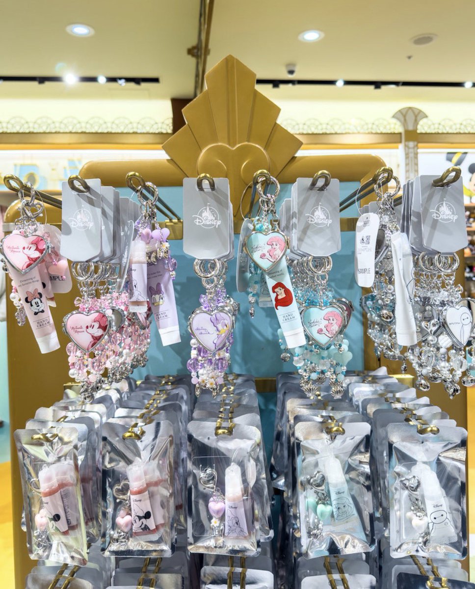 SaRaSaRaaa88's tweet photo. かわいいいいい絶対買う https://t.co/o8MDF3aPjn