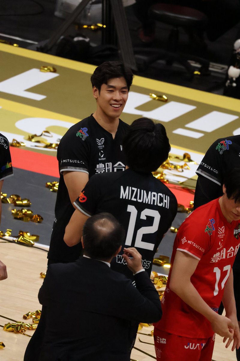 かわいいねぇ🥰 #ウルフドッグス名古屋 #宮浦健人 選手 #水町泰杜 選手
