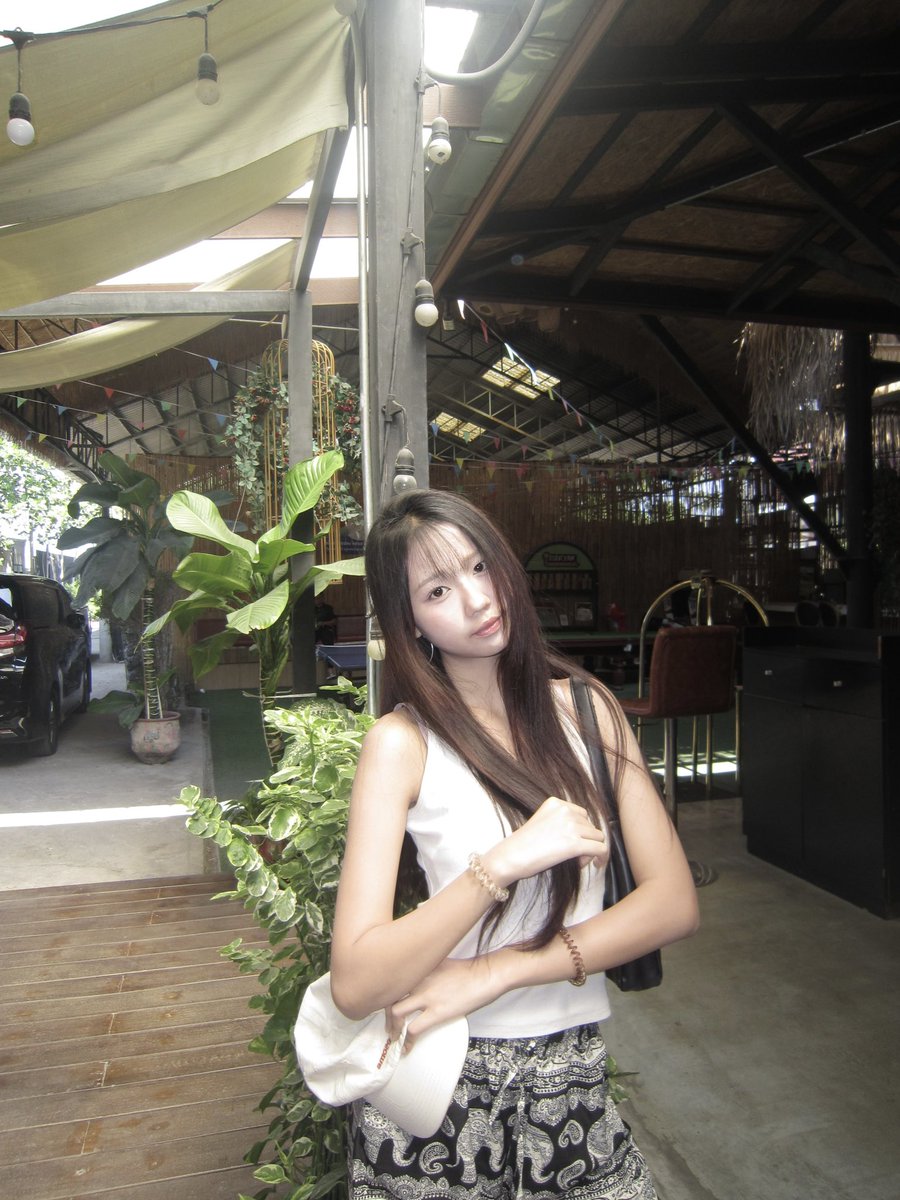 ang tweet media