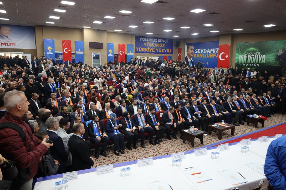 📍AK Parti Şanlıurfa İl Başkanlığı Danışma Meclisi Toplantısı

İl Danışma Meclisi Toplantımızda AK Şanlıurfa Milletvekilimiz Sayın <a href="/CYAZMAC/">CEVAHİR ASUMAN YAZMACI</a> konuşmalarını gerçekleştirdi.

<a href="/milhamigunbegi/">M.İlhami GÜNBEGİ</a>
<a href="/abuyukgumus/">Ahmet Büyükgümüş</a> <a href="/Akparti/">AK Parti</a> <a href="/hakanaksu058/">Hakan AKSU 🇹🇷</a> <a href="/farukaytek/">Faruk Aytek</a> 
<a href="/ZehraAy063/">Zehra AY</a> <a href="/furkankucukk_/">Furkan KÜÇÜK</a>