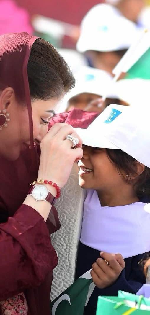 22 وزیر اعلی میں سے پہلی سپر وزیر اعلی جنکا پیار اور محبت چھلک رہیی ہے