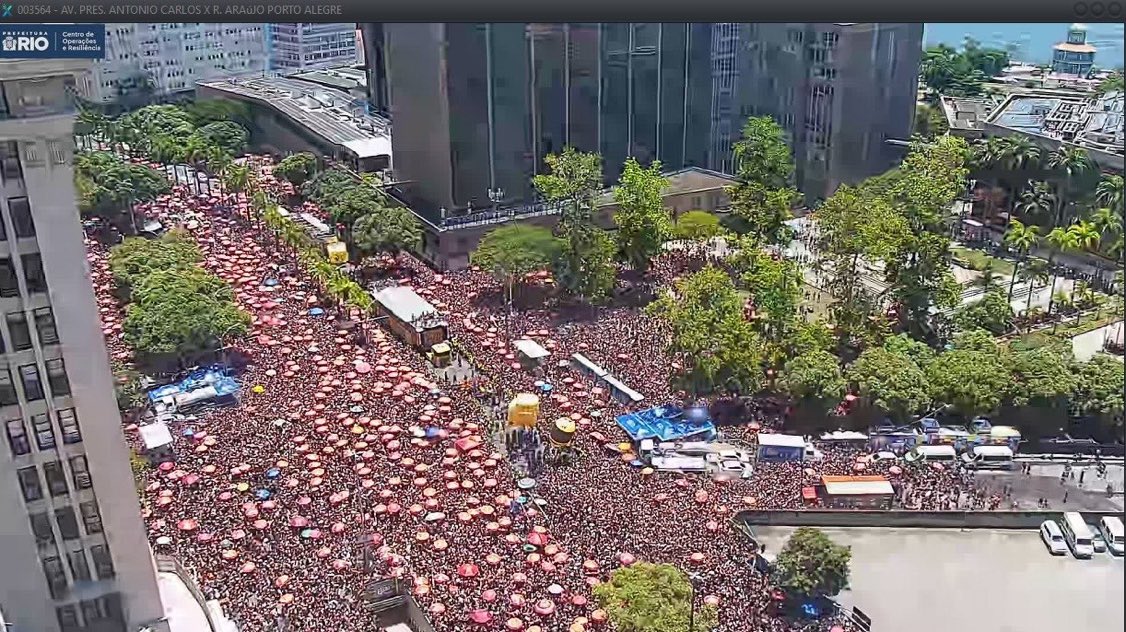 queenivete's tweet photo. não tem 72h que ela arrastou uma multidão em Juazeiro e ela hoje no Rio de Janeiro: https://t.co/2UM4tBxZZP