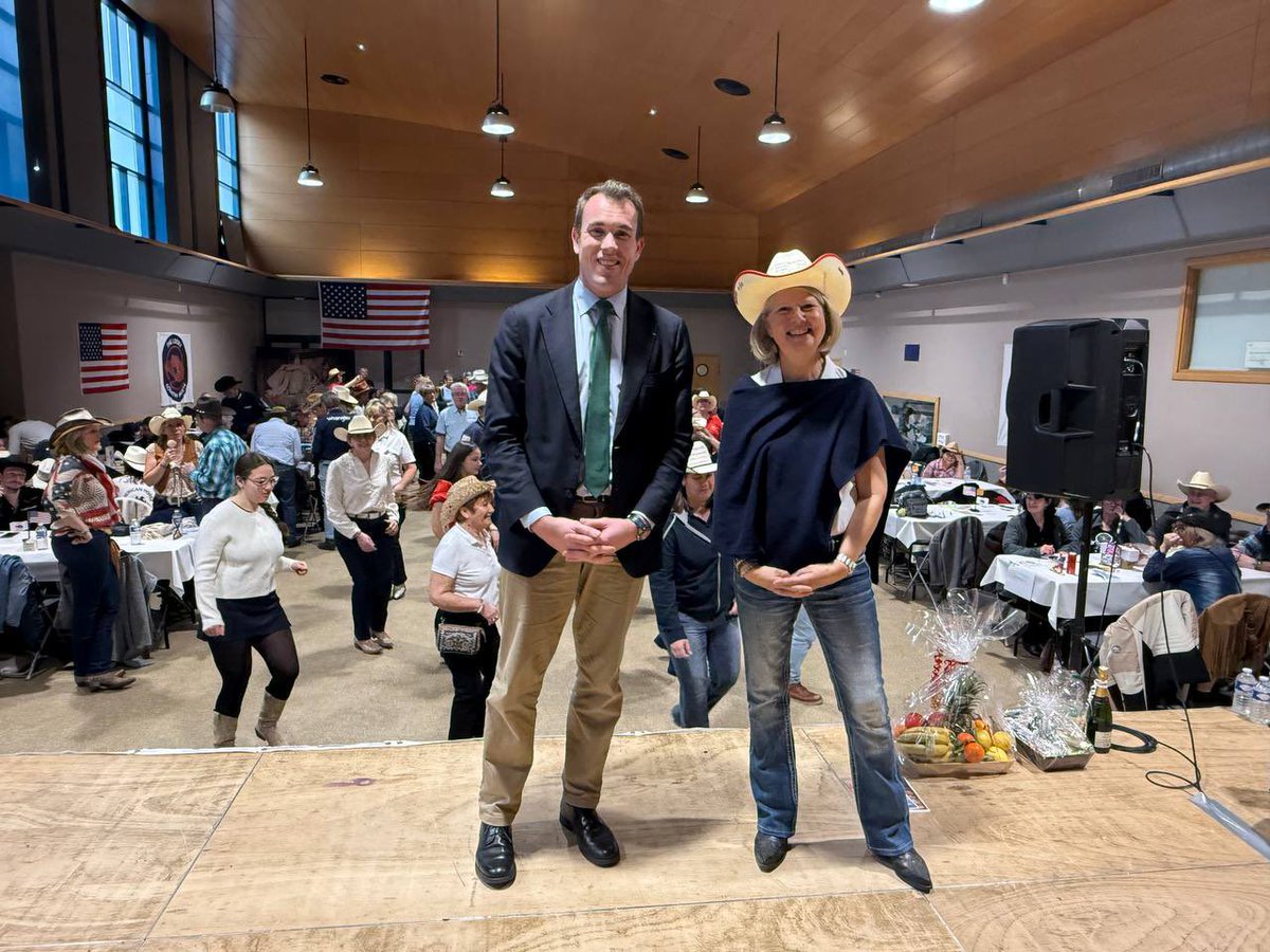 MarcDeFleurian's tweet photo. Bravo à The Lucky Country Dancers de la réussite de leur bal de cet après-midi salle du #Minck à #calais.
Au menu, stetsons, jeans et santiags pour suivre le rythme ! https://t.co/Uap2NBgYcE