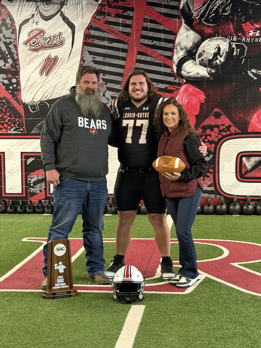 carsonhill77's tweet photo. Thank you @LRBearsFootball for the awesome experience at my official visit on Friday. It was great getting some one on one time with the coaches and staff. I look forward to spending the next 4-5 years playing football in between the bricks!!
@coachSocha 
@CoachJLord1 
@NickVagnoneLR
