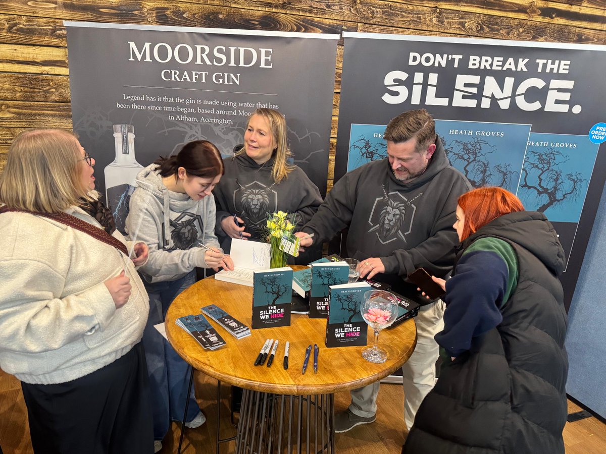 SeriesOfSilence's tweet photo. Great opportunity to get your book signed by the authors - thank you for joining us!

Did you get a copy today? https://t.co/OImC4pbNjR
