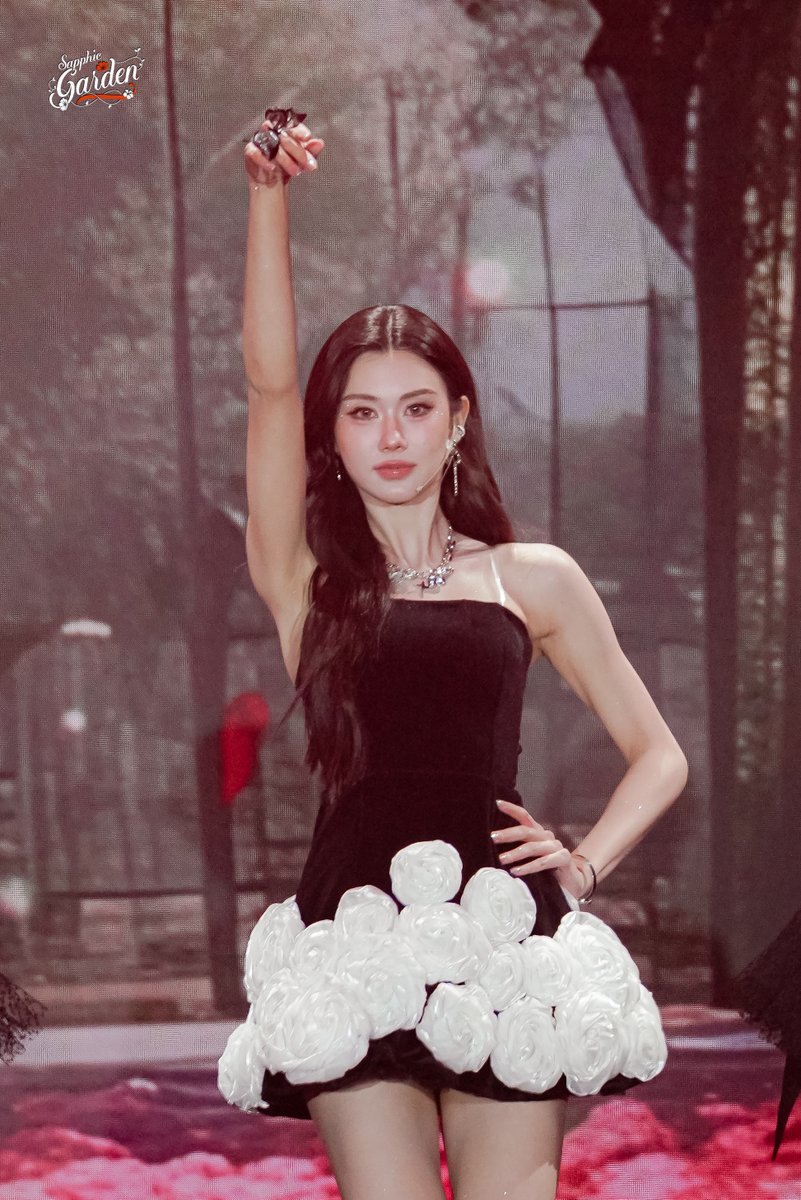 sapphic garden tweet media