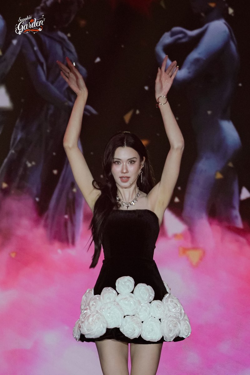 sapphic garden tweet media