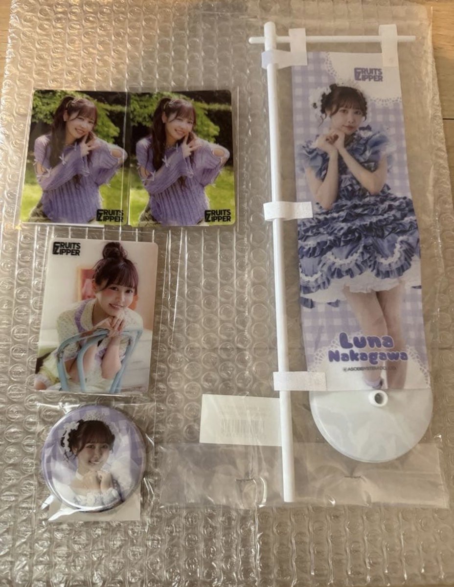 S09261695's tweet photo. @hiichaaannn 初めまして！月足のB賞と仲川のC賞+過去の仲川の品物で交換できないでしょうか？ https://t.co/MEXzBX4kOg