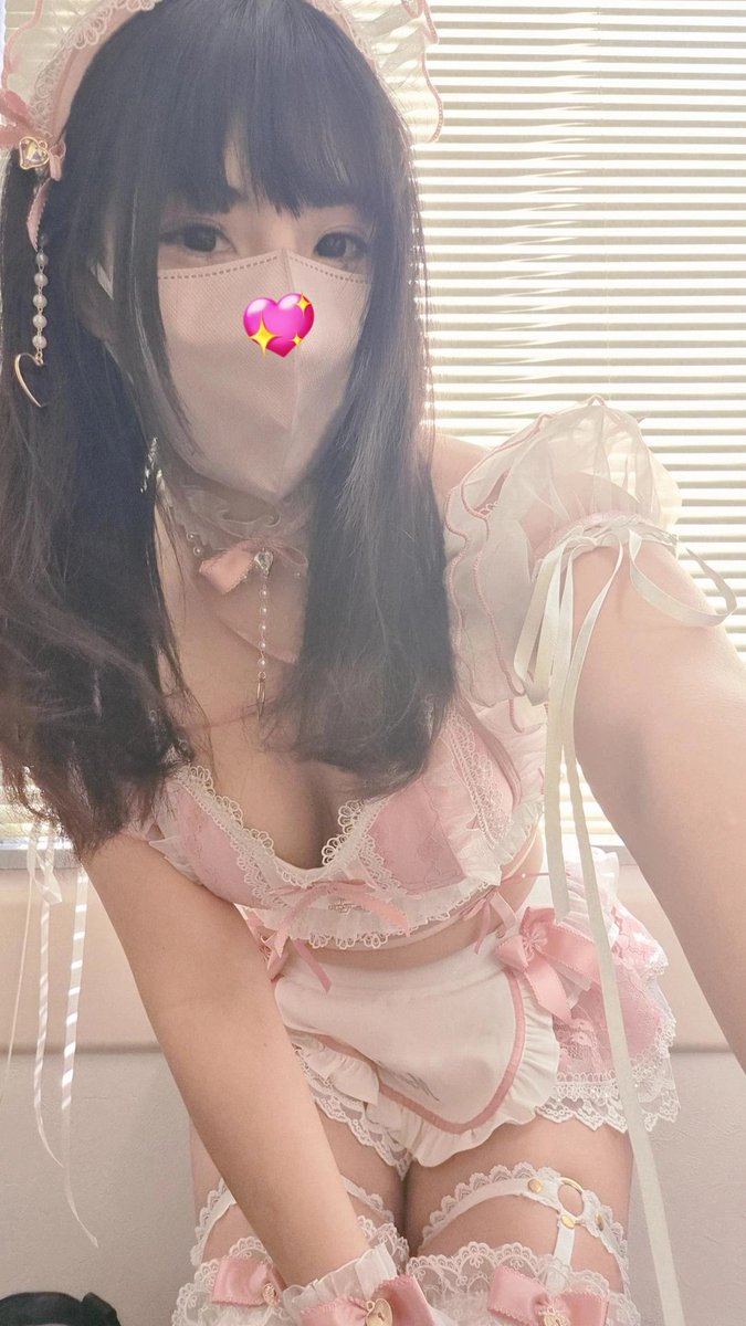 Osokuri's tweet photo. Hoy me vestí solo para ti 💕
¿Te gusta más con moñitos… o sin ellos? 🎀 https://t.co/GTsaRvKUCI