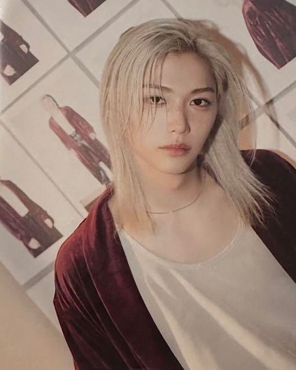 he looks so vampire prince in burgundy 🩸