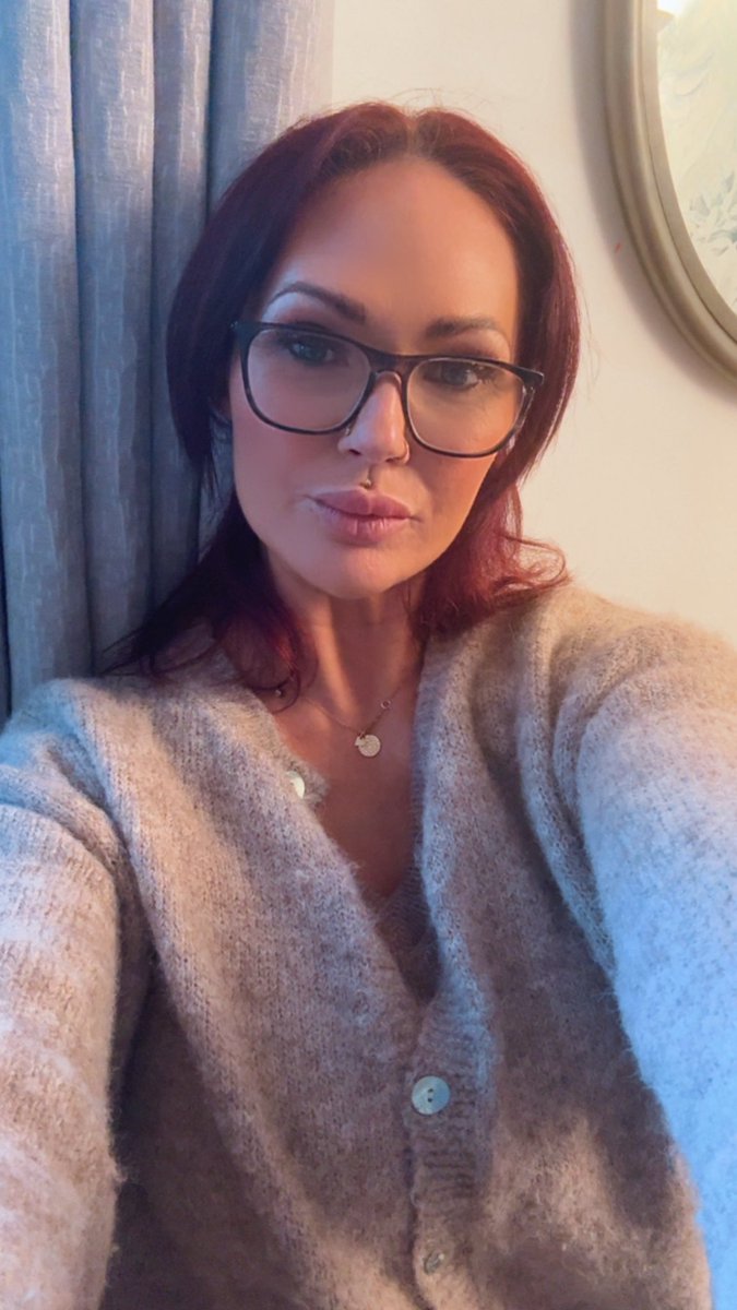 cammyjayne7's tweet photo. I feel I may regret asking this 👀 … do I look sexy with my glasses on ? 🤓 https://t.co/zzK0PCDyW0