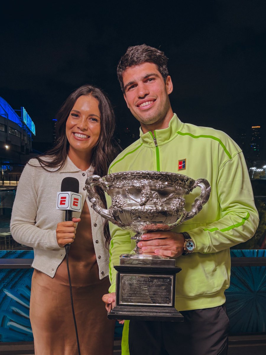 agoslarocca's tweet photo. Carlitos, escribiendo su historia… 
Carlitos, haciendo historia!!
Con ustedes: El jugador más joven en conseguir los 4 Grand Slams
✍️✨🎾 https://t.co/OJcruXvuws