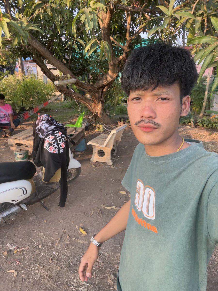 Max slick tweet media