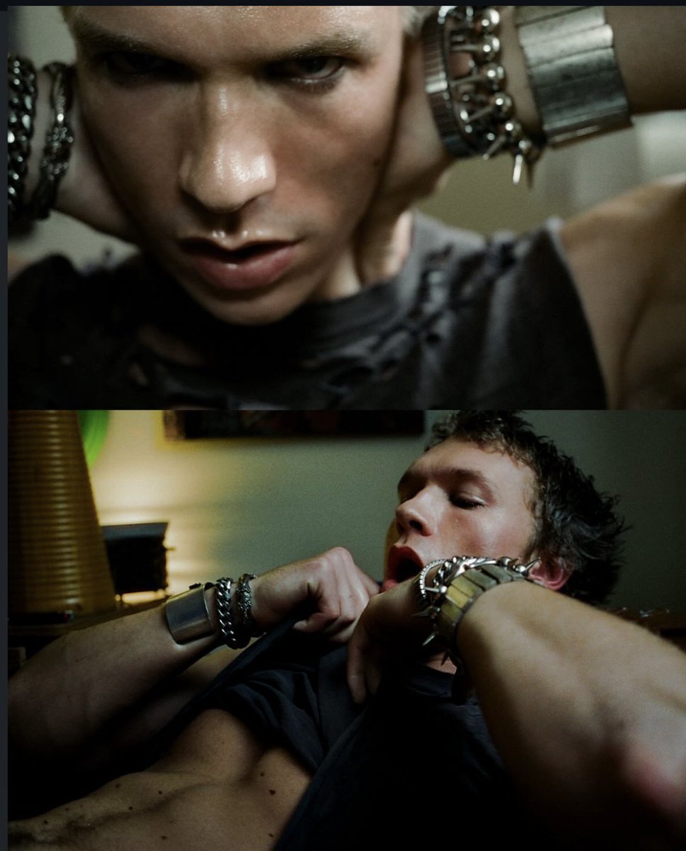 therealrozanov's tweet photo. I like photoshoots like this. I look hot yes? https://t.co/xxU6s9SDGf