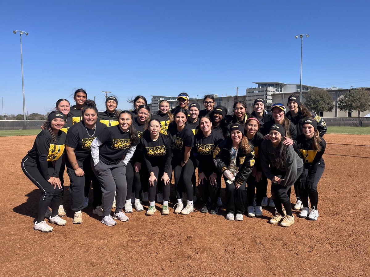 maggiwelham's tweet photo. Yesterday was our first ever ECSB Alumni game &amp; it was a huge success! Thank you to everyone who came out and especially to our alumni who played some great softball and showed off their talents! 🖤💛🐝@ECISDtweets @_ECAthletics @ArriolaSuzette #dontwishwork https://t.co/eRGYNr2psx