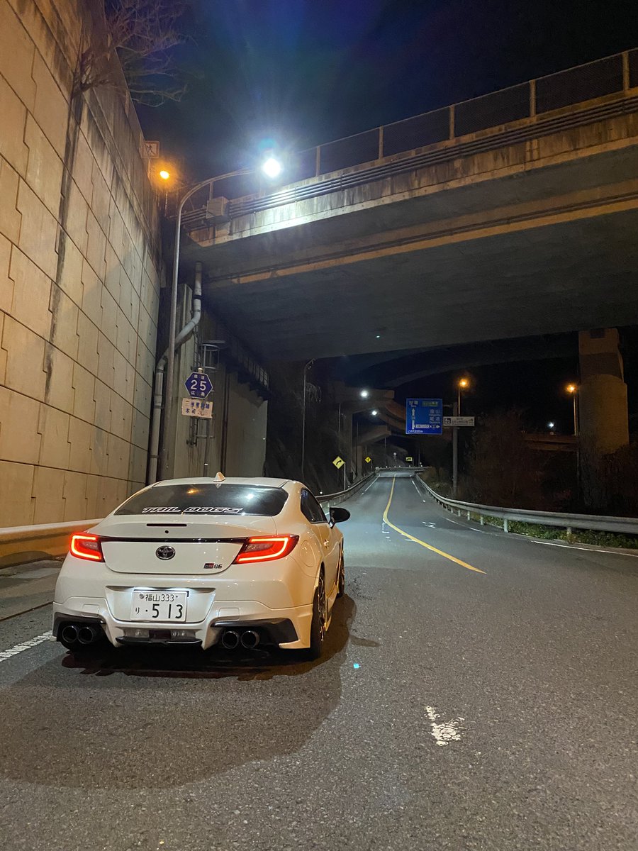 走ってない期間が空くと感覚忘れるから、走るのは好きだけどやらないとが勝って楽しめなくなってしまったな。
車の知識も全然なくて俺ほんまに車好きなんかなって思ったり。