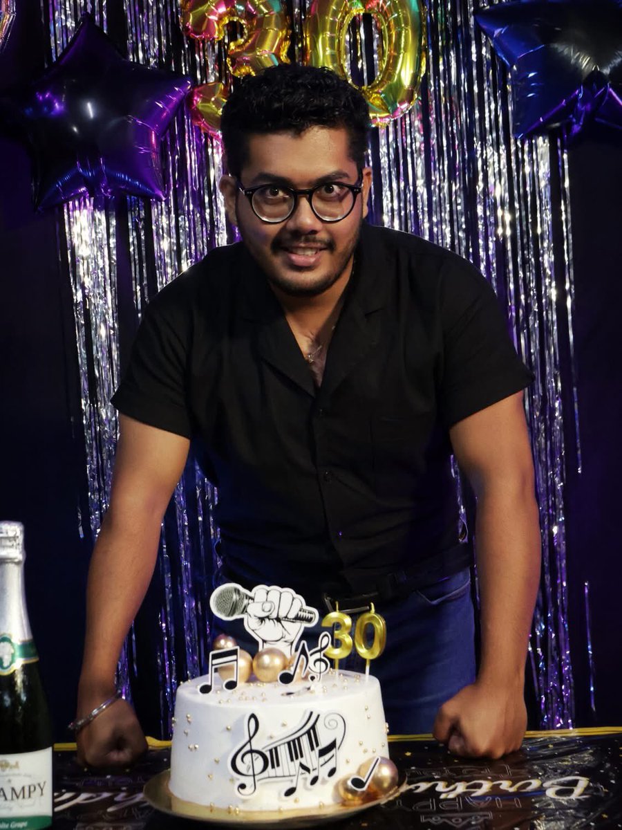 AshisRamphul's tweet photo. hello thirties! ❤️‍🔥

#30thbirthday #primetime https://t.co/bxIYlpp4An