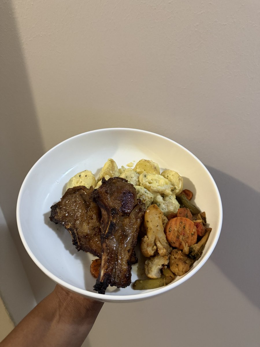 kekeletso_Ma's tweet photo. I’ve started eating healthier.🤍 https://t.co/rPCJ1G53Vn