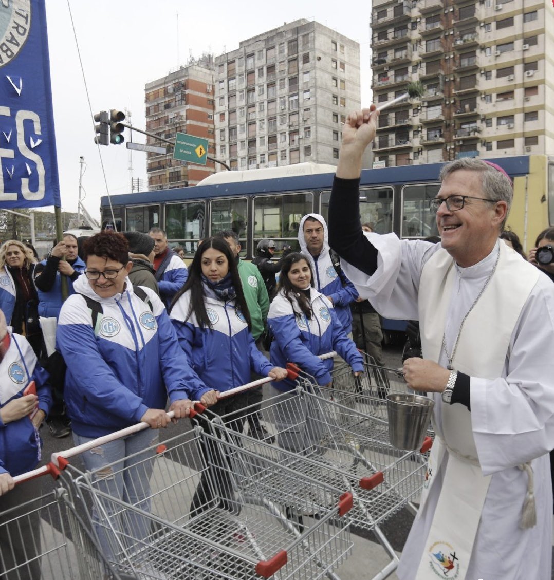 Hay victorias que cuestan mucha energía.
Porque no se ganan desde la comodidad ni desde el silencio.
Se ganan enfrentando las injusticias , al poder económico y a la dirigencia que especula.
Cansan, sí. Pero cansan porque son las únicas que valen la pena para los trabajadores.